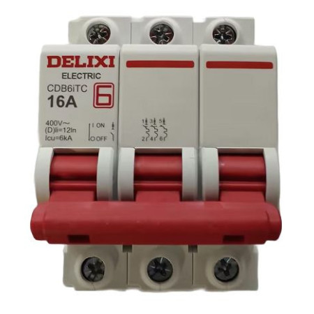 Three-phase circuit breaker